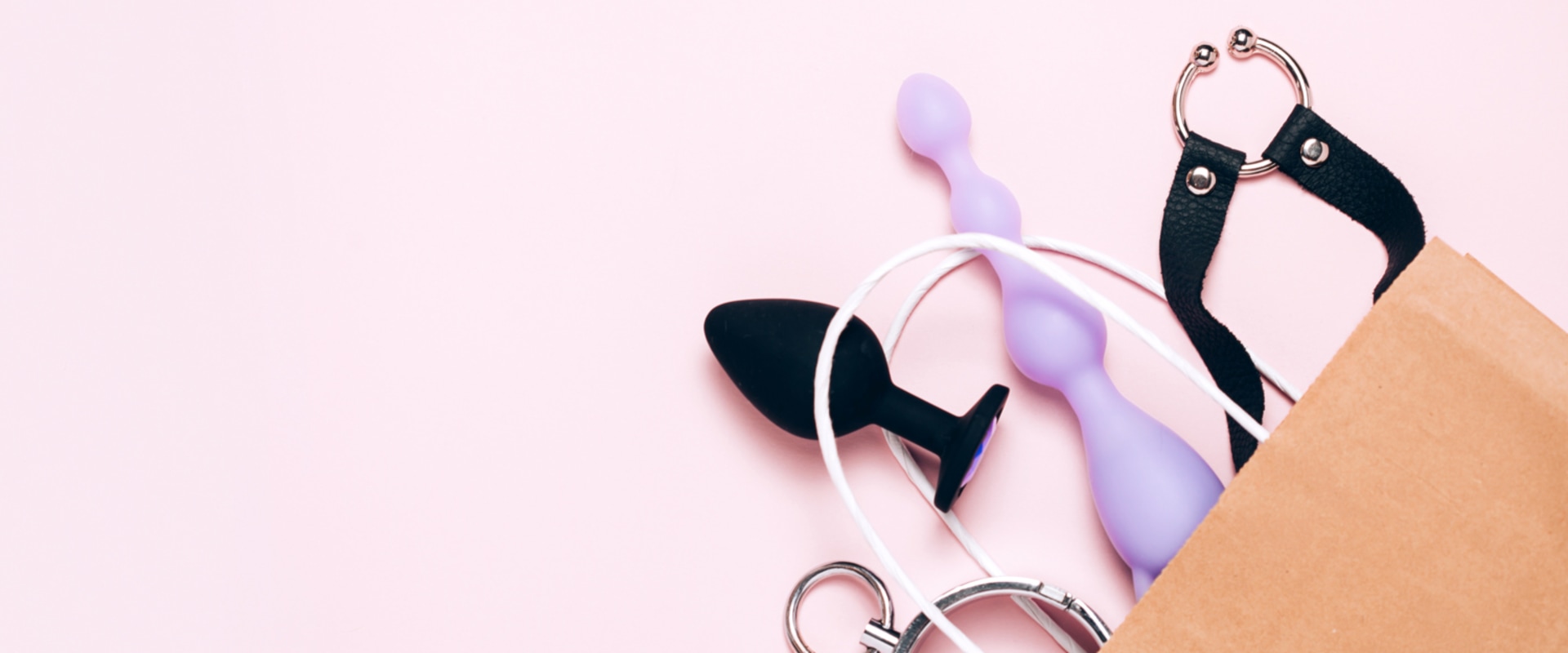 The Difference Between Vibrators and Dildos: An Expert's Guide